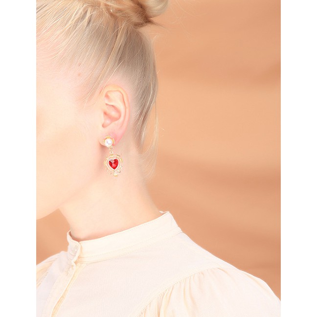 LRC Anting Tusuk Fashion Gold Heart-shaped Pearl Earrings In Sterling Silver D03276