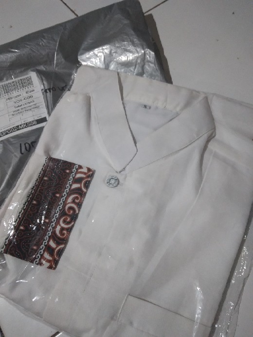 Batik Solo Trendi Tumpal Putih Set Sarung Dan Koko