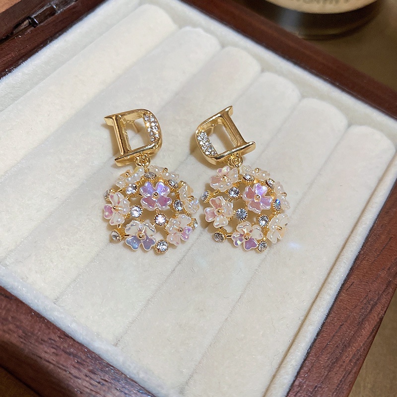 Anting Tusuk Gantung Bentuk D Desain Bunga Hias Berlian Gaya Elegan Untuk Wanita