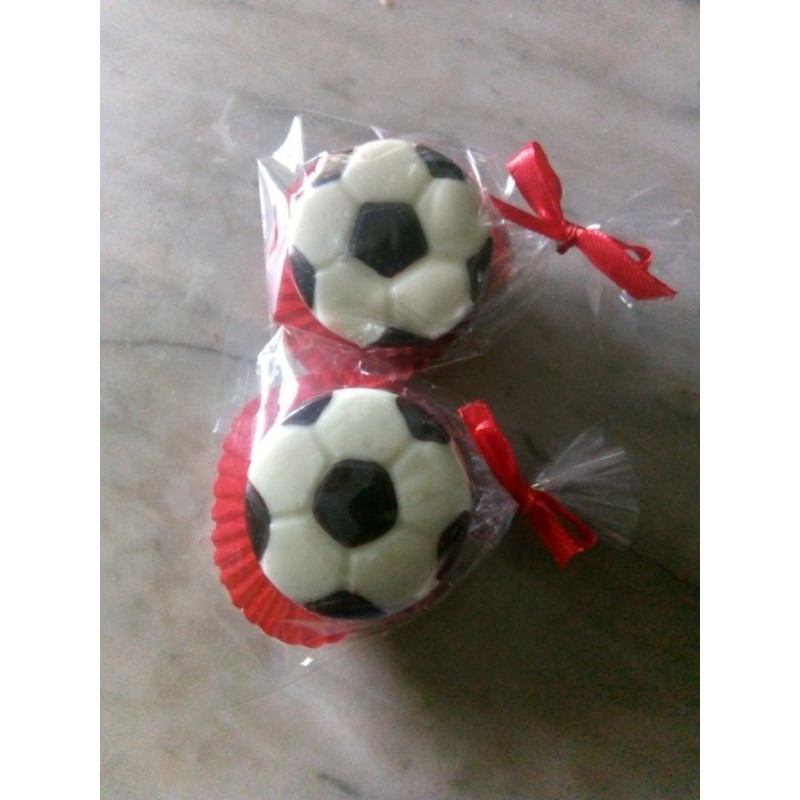 

Cokelat Bola Sepak isi Oreo