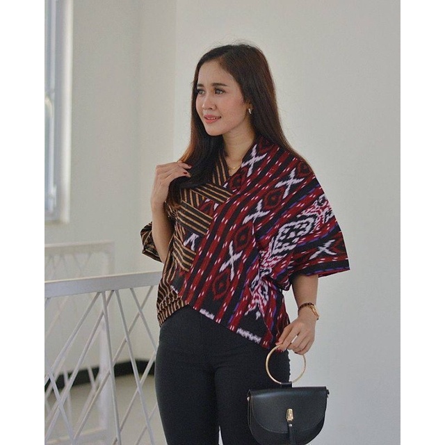 CROP TOP ETNIK MODEL OVER SIZE ATASAN TENUN BLUS KANTOR ATASAN SONGKET OUTER TENUN Baju Batik Wanita Atasan Blus/Murah Baju kekinian Atasan Wanita Terbaru Adem New Modern Seragam Pesta Resepsi Kantor Kerja Dinas.