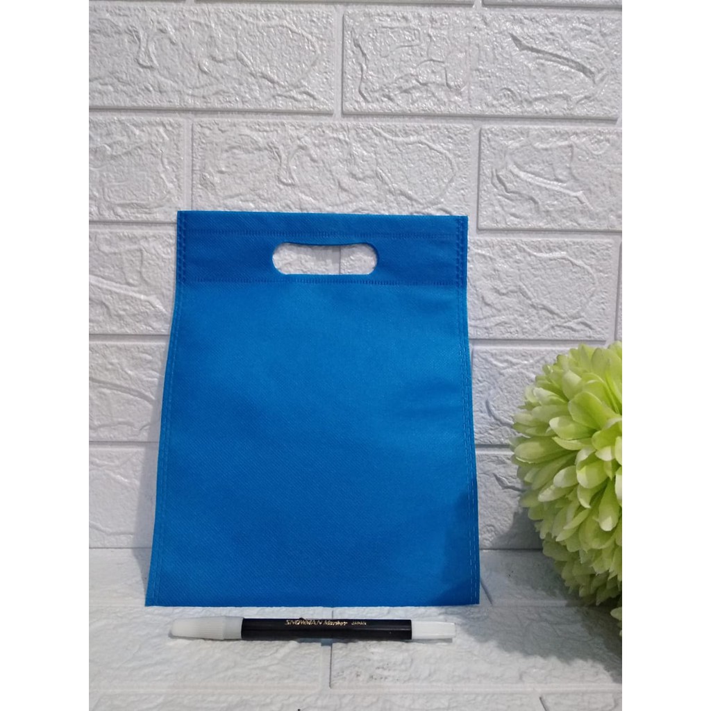 

TAS SPUNBBOND PRESS OVAL 20x26 Goodie bag bingkisan Souvenir Gift Bag