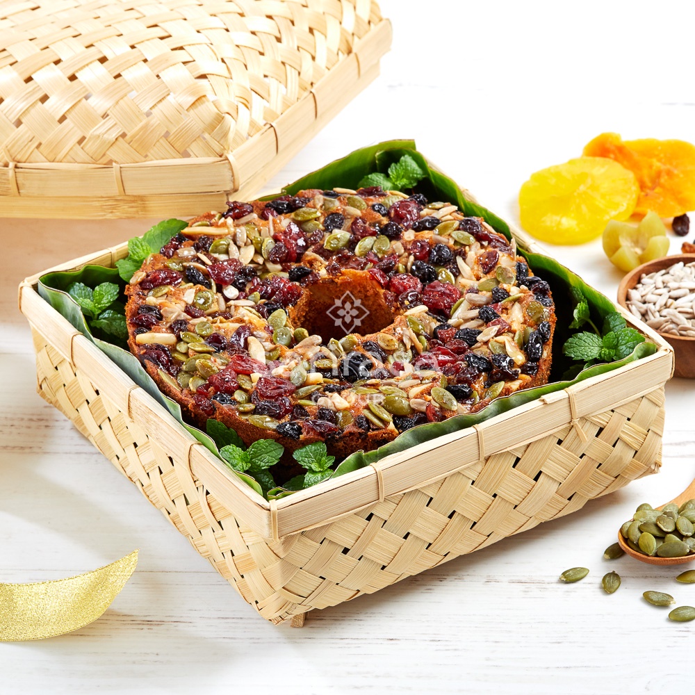 

Foodiesia - TeSaTe Hantaran Tropical Fruit Cake Besek