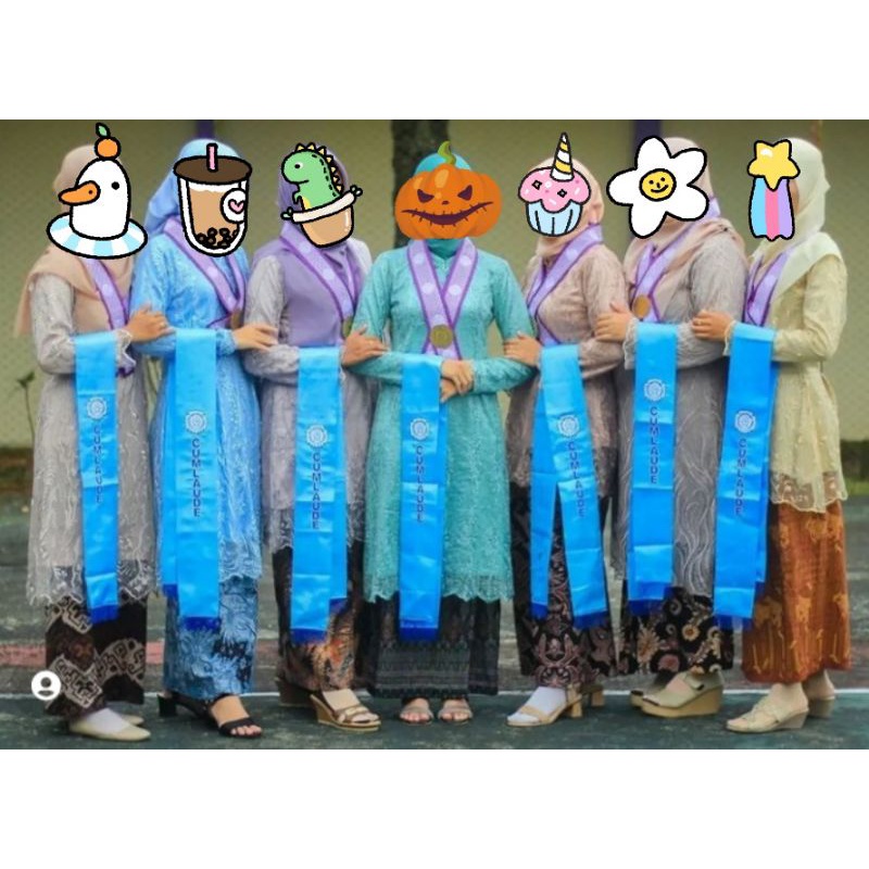 SELEMPANG/SLASH WISUDA UNS UNIVERSITAS SEBELAS MARET