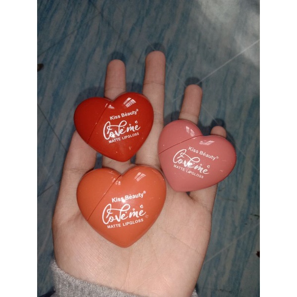 Lipstik bentuk love