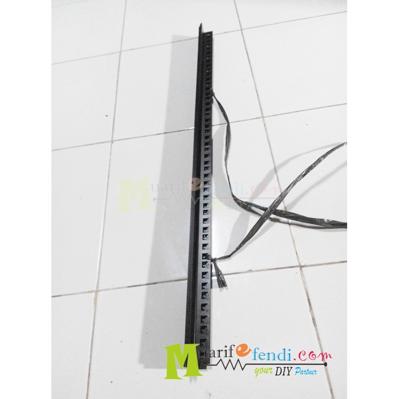 Besi lis Siku Lubang rak hardcase 12 u (high quality)