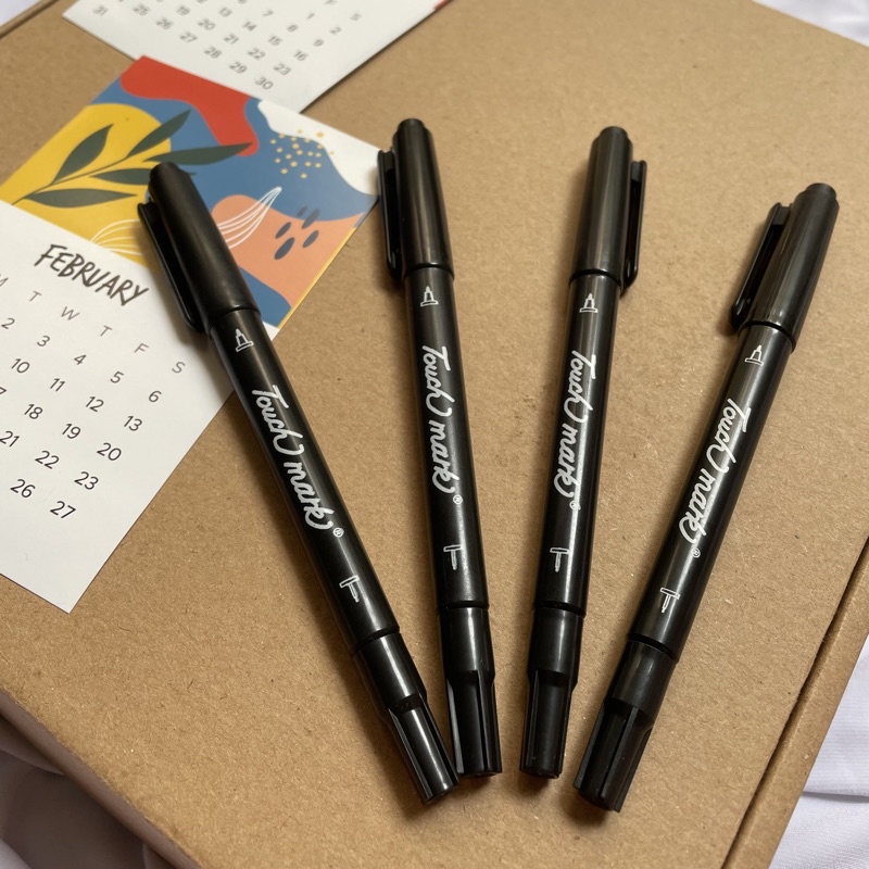 

Spidol Hitam Permanen untuk Stiker