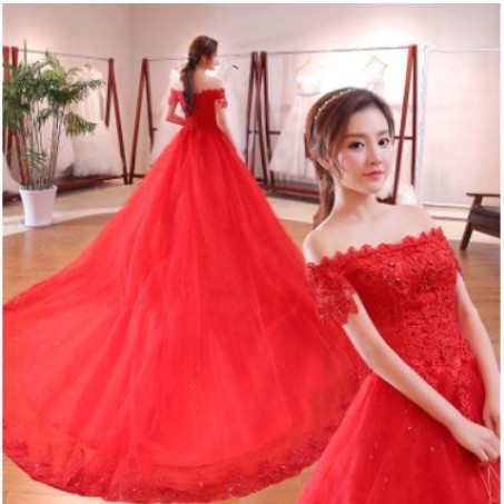 ekor panjang gaun pengantin merah tanpa bahu