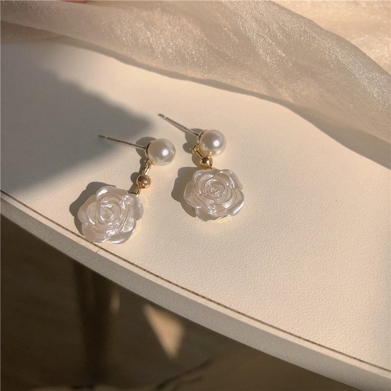 Anting Tusuk Gantung Desain Bunga Camellia Putih Hias Mutiara Gaya Elegan Untuk Wanita