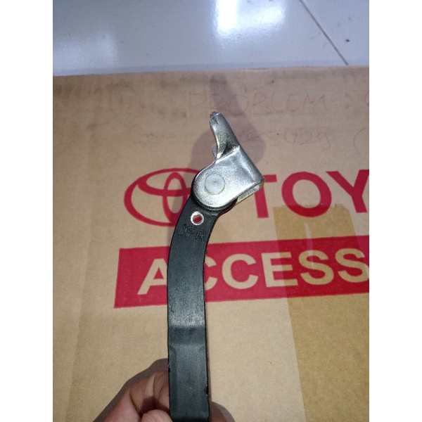 stoper pintu depan rush atau Terios generasi pertama