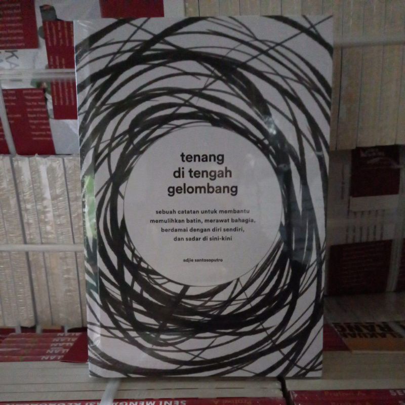 BUKU TENANG DI TENGAH GELOMBANG