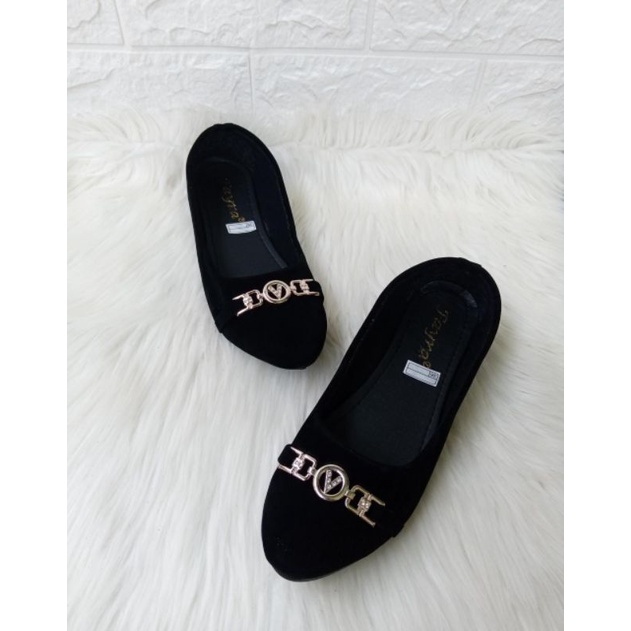 Flatshoes Wanita Terbaru Model V Sepatu Wanita Lucu Unik Flash Sale Bisa COD
