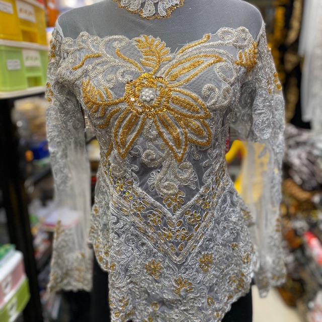 Kebaya akad putih