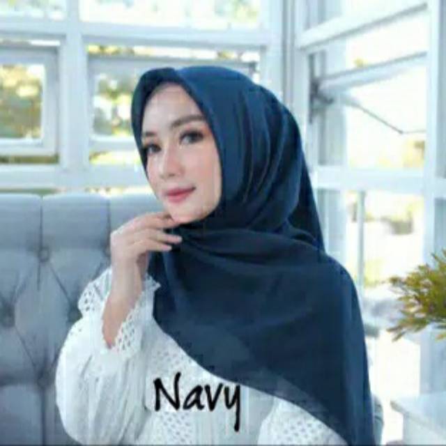 Bella Square/Jilbab Segi Empat Bella Square polly cotton warna Navy / Kerudung / Hijab Segiempat