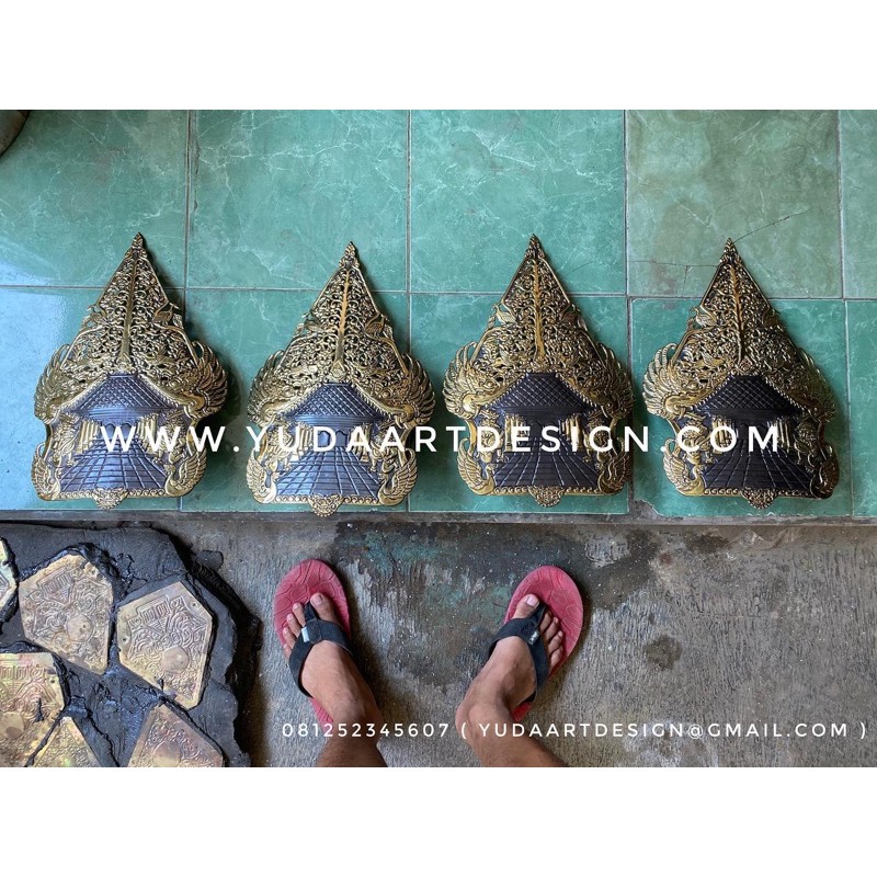 Lampu dinding gunungan wayang kuningan