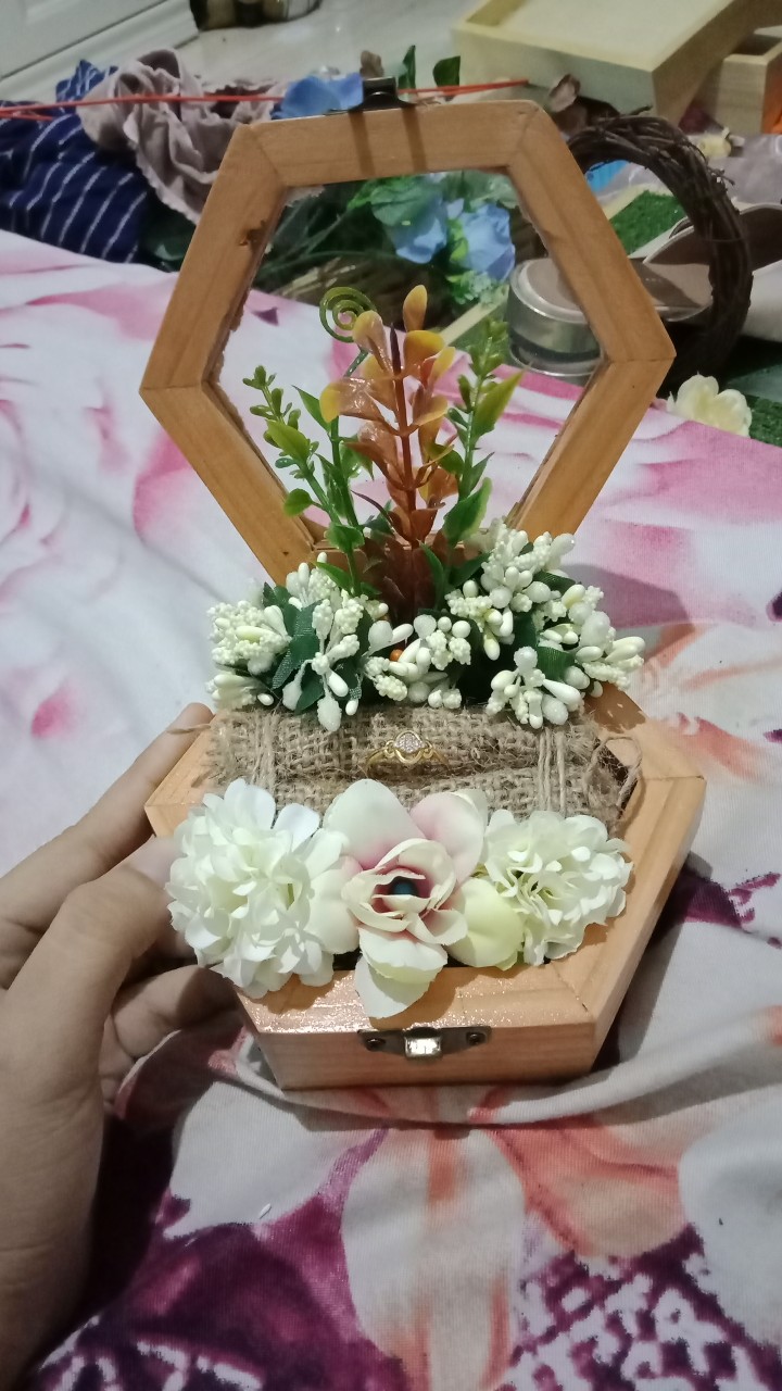 Tempat Cincin Goni Untuk Terarium Ring Bearer