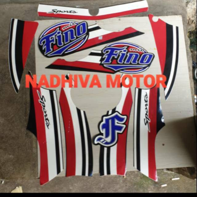 Striping stiker lis body yamaha fino karbu 2013 hitam corak merah