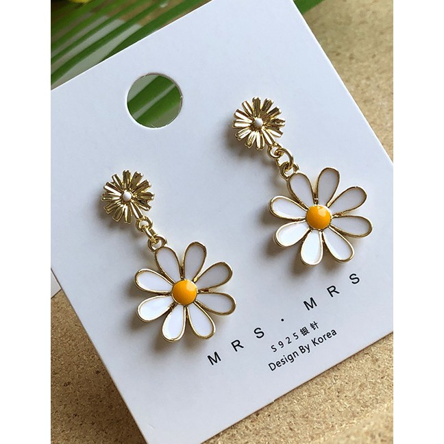 LRC Anting Tusuk Fashion White Oil Dropping Daisy Contrast Alloy K51327