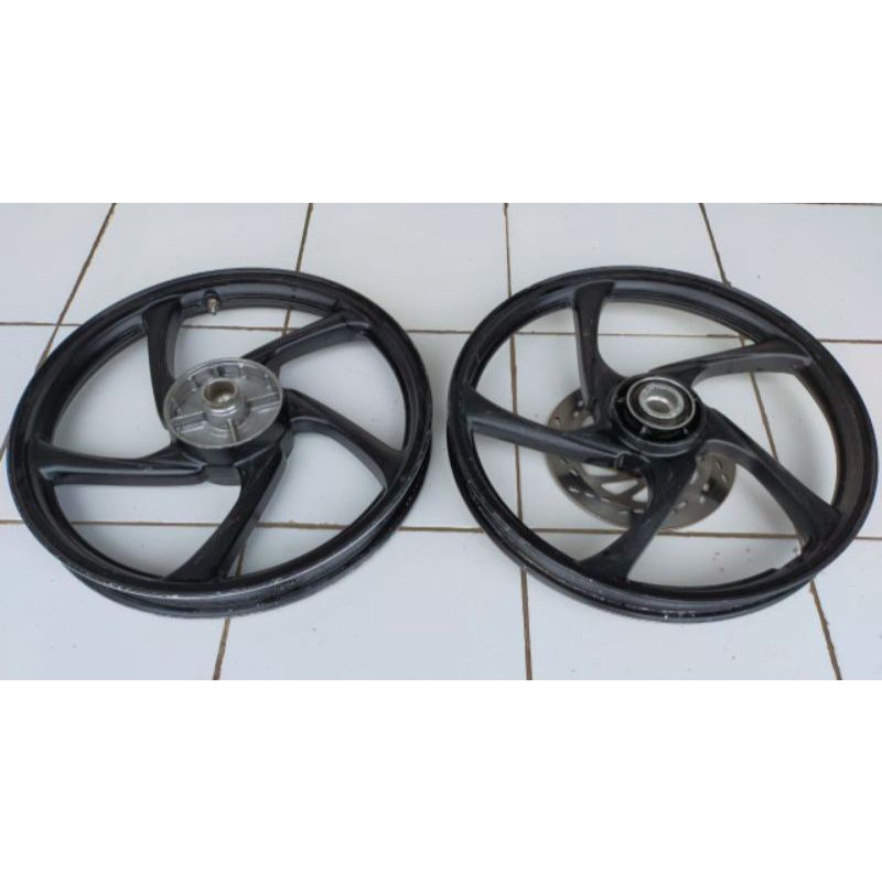 velg pelek pelk Suzuki shooter FI 115 Suzuki Smash Titan orisinil second