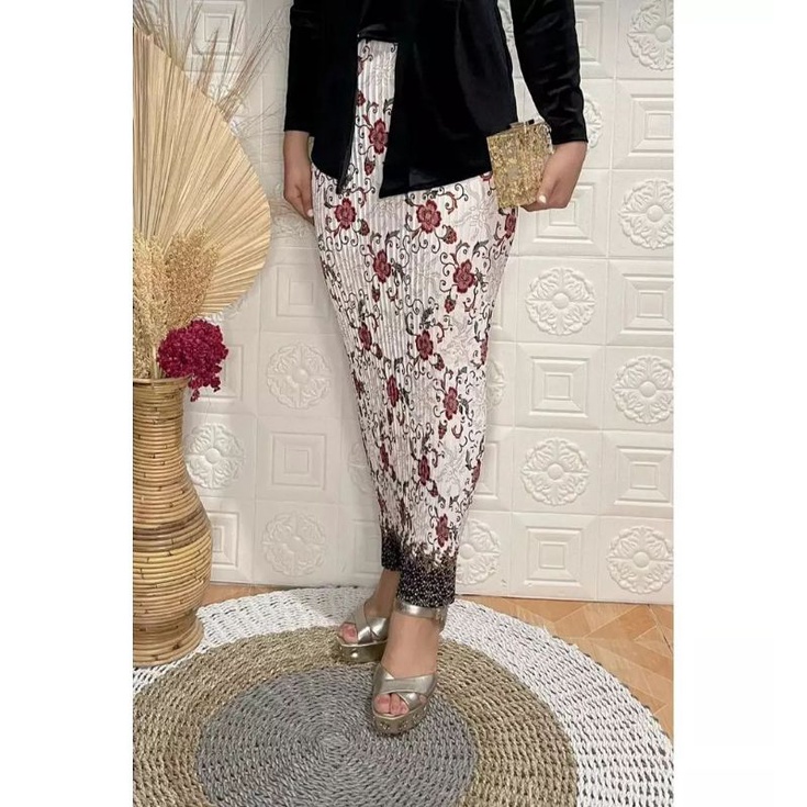 Rok jarik plisket motif bunga tanpa wiru