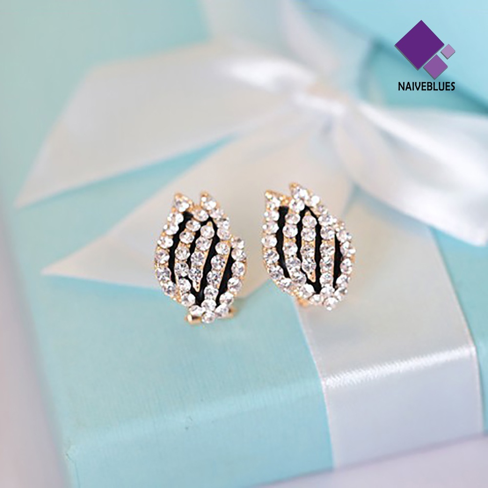 Anting Stud Piercing Bentuk Bunga Tulip Aksen Berlian Imitasi Untuk Wanita