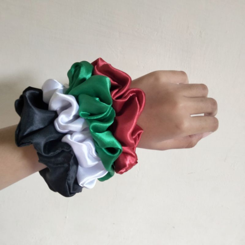 Scrunchies Satin Hampers Kado Natal Christmas Aesthetic