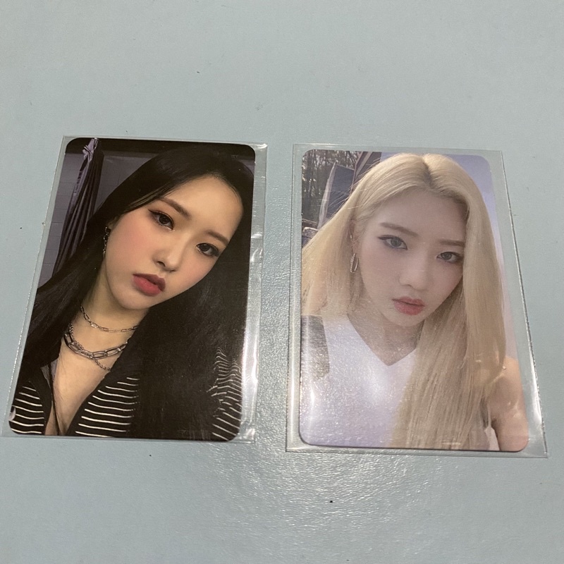 LOONA 12:00 MMT POB, HYEJOO & KIM LIP PHOTOCARD