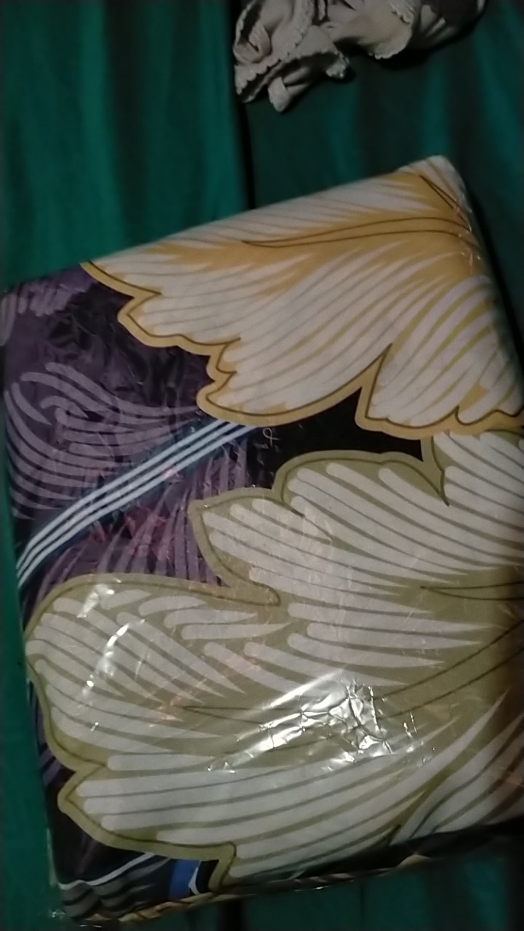 Bianca - Kain Sprei Katun Lokal Meteran Magenta