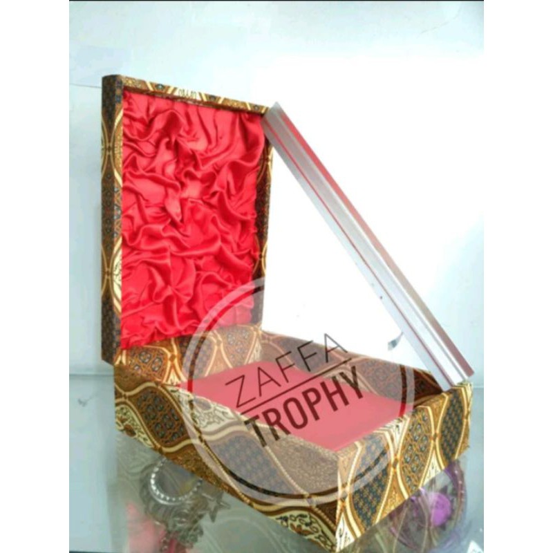 

Box plakat / kotak plakat