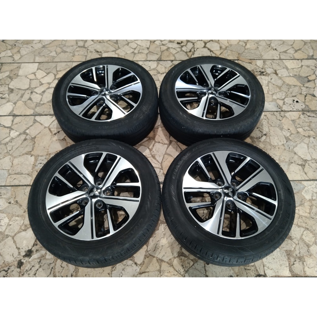 Velg Ori Copotan Bekas Xpander Ultimate Ring 16 Pcd 5x114 + Ban Dunlop 205 55 R16 Buat Mobil Grandma