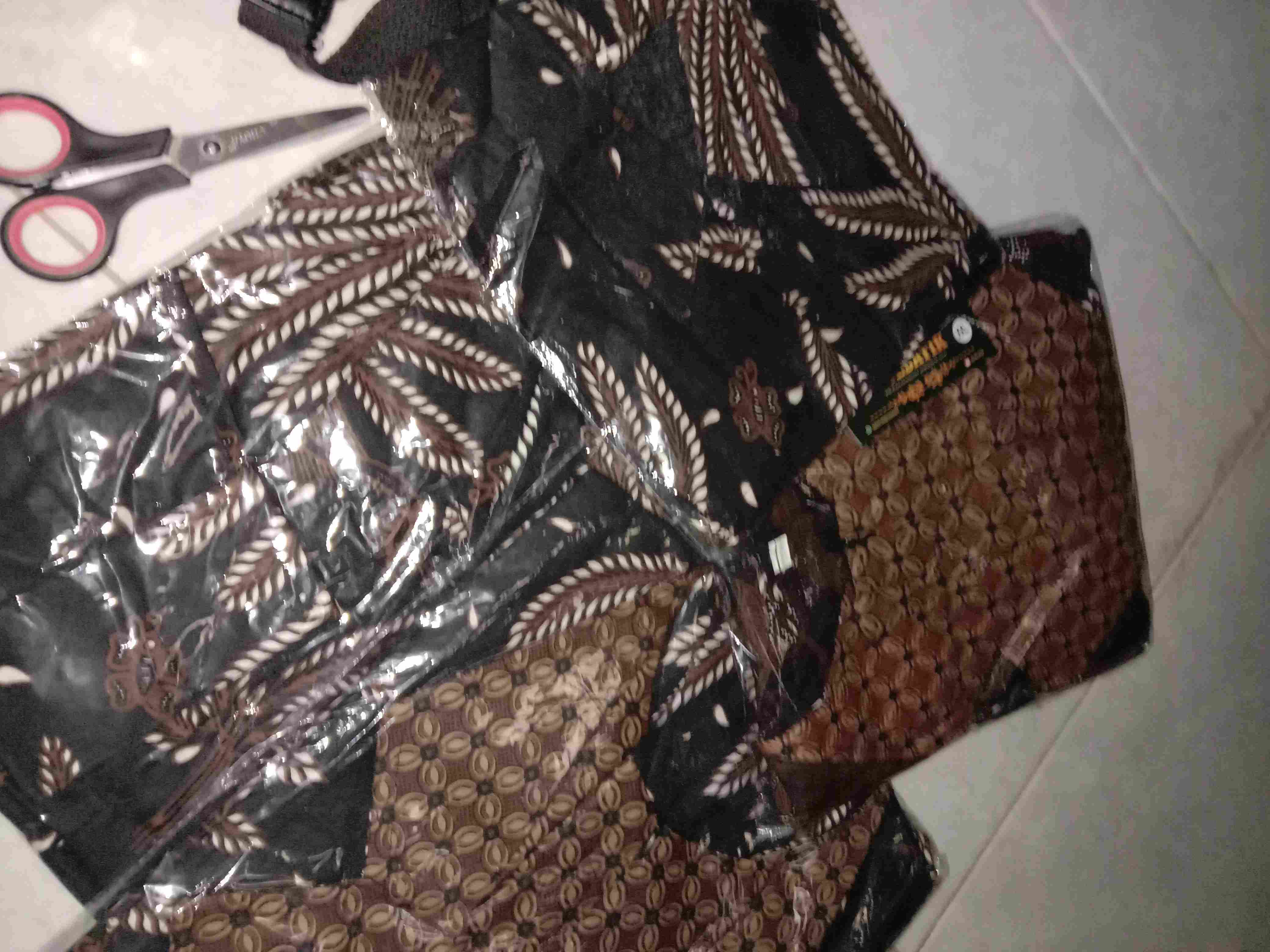 Batik Couple Keluarga • Batik Couple Keluarga Sania Ruffle Ori Ndoro Jowi Motif Dimensi Abu