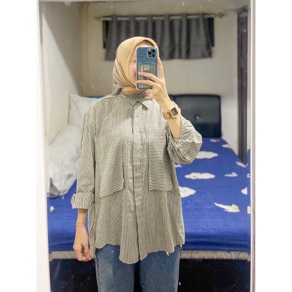 Tq88indonesia Fashion Kemeja Salur Wanita Lengan Panjang /  LAIKA STRIPE OVERSIZE POCKET SHIRT / Busana Casual Cewek / Kem / Hem / Ootd / Outfit / Outfit