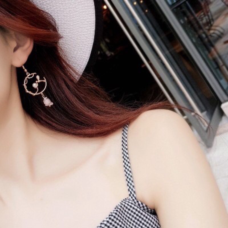 Anting Wanita Style Korea dengan Mutiara dan Bunga yang Indah