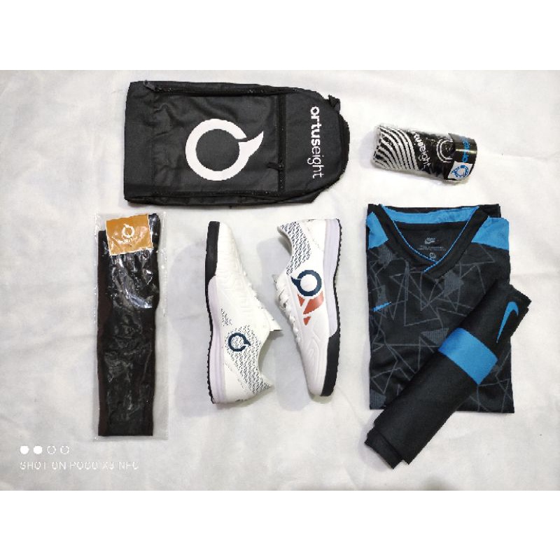 Sepatu futsal paket komplit 5 dg baju
