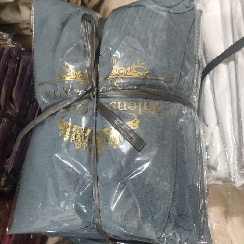 KHIMAR CRINKLE TANPA TALI ORIGINAL VALENSHAQUEEN HIJAB BAHAN RAYON CRINKLE AIRFLOW PREMIUM/KERUDUNG TERBARU DAN TERMURAH ORI VALENSHAQUEEN JILBAB TERLARIS IKKA MEMEI-Soft jeans