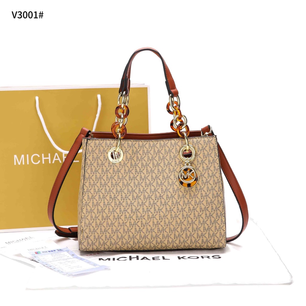 Shoulder Bag Gold Hardware V3001