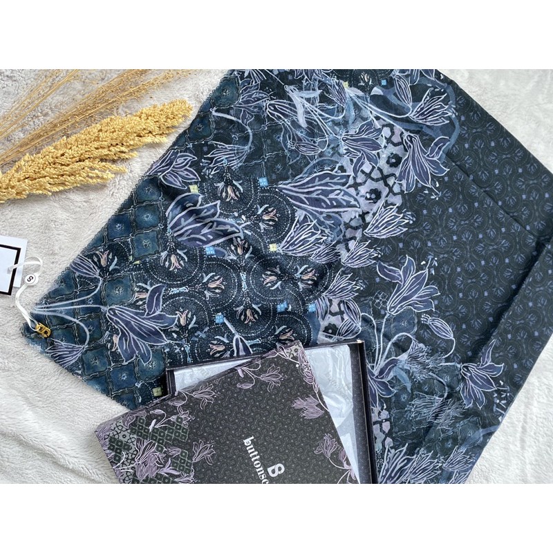NEW Buttonscarves Maharani Series NAVY
