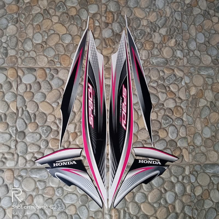 stiker striping motor Honda spacy 2012 putih pink