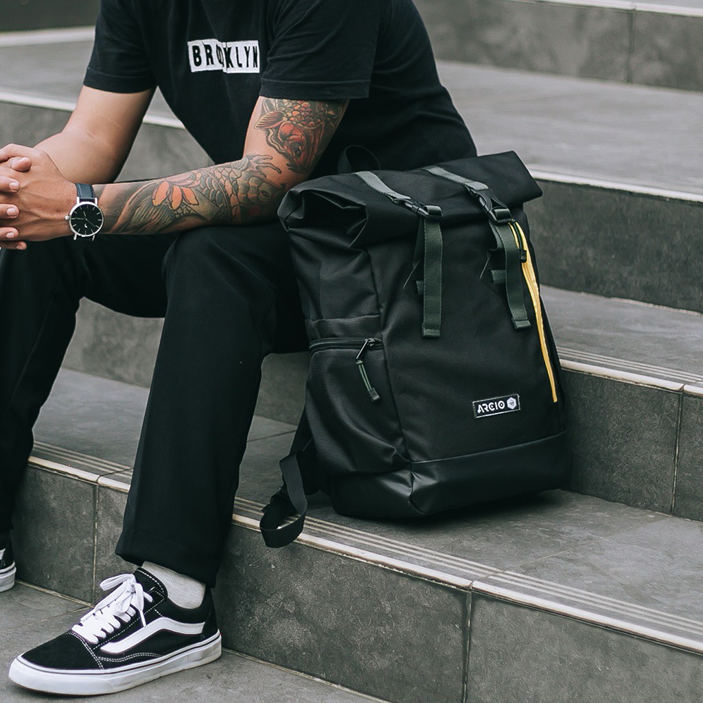 LOGAN BLACK ORIGINAL x ARCIO Tas Ransel Casual Hitam Pria Daily Backpack Kuliah Kampus Kerja Kantor Sekolah SMA SMK Remaja Dewasa Tas Punggung Laptop Ukuran Besar 14 Inch Rolltop Bagpack Distro Premium Roll Top Outdoor Travel Bag Keren Terbaru Kekinian