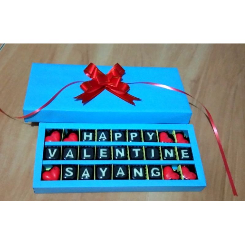 

Cokelat Valentine/ Kado Valentine / Cokelat / Coklat Huruf Custom Ucapan Valentine isi 27 pcs