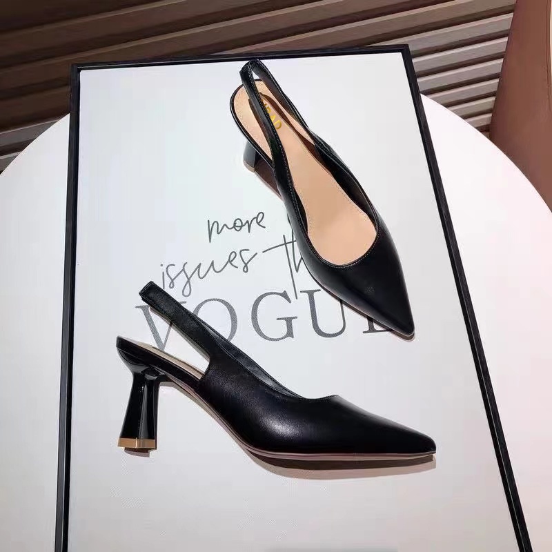 Sepatu Wanita Import Ujung Runcing Dengan Pengait Belakang Heels 7 cm Elegan