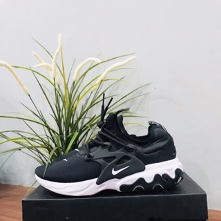 black nike presto react