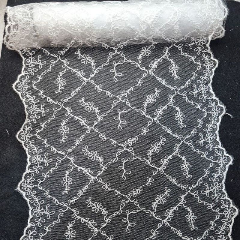 renda tile bunga kecil