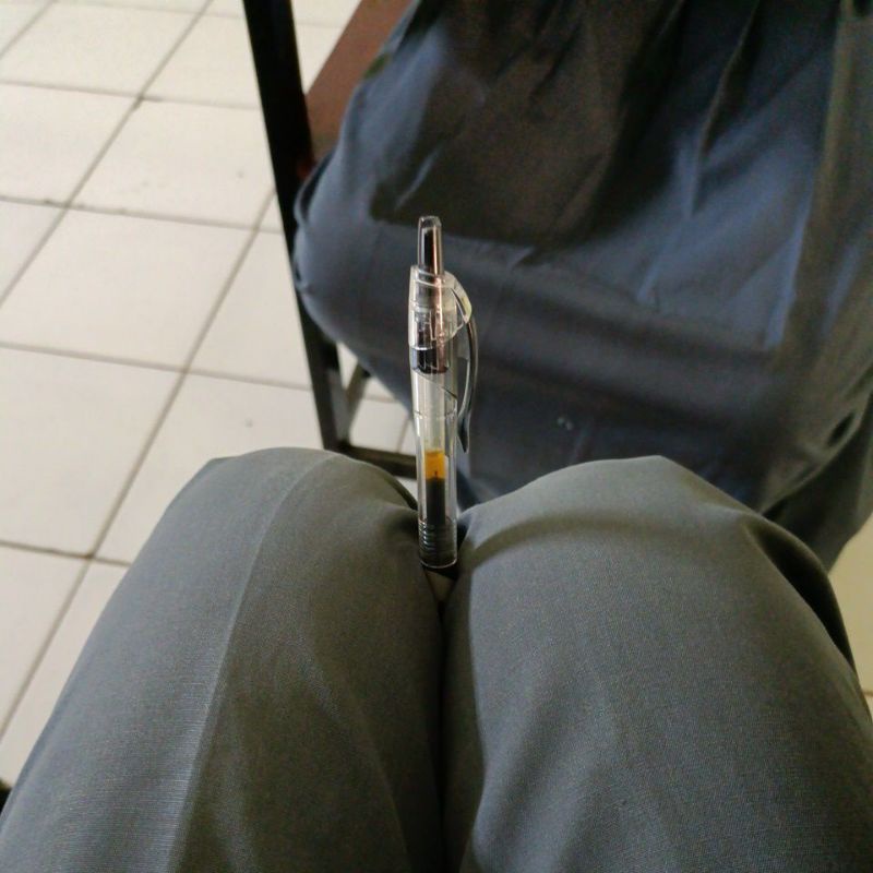 

pulpen bekas di pake Fadli Joyko Q Gel 0.5mm