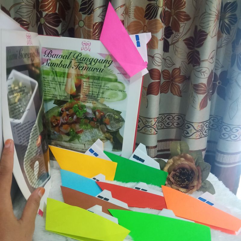 

Pembatas buku/bookmark DIY kertas origami isi 10 warna -Model Kapal_16x16