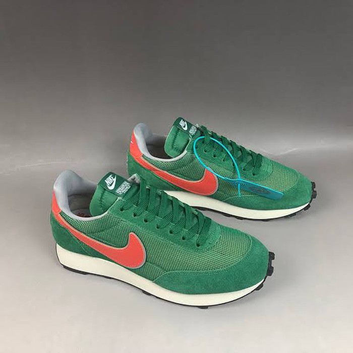 nike stranger things tailwind green