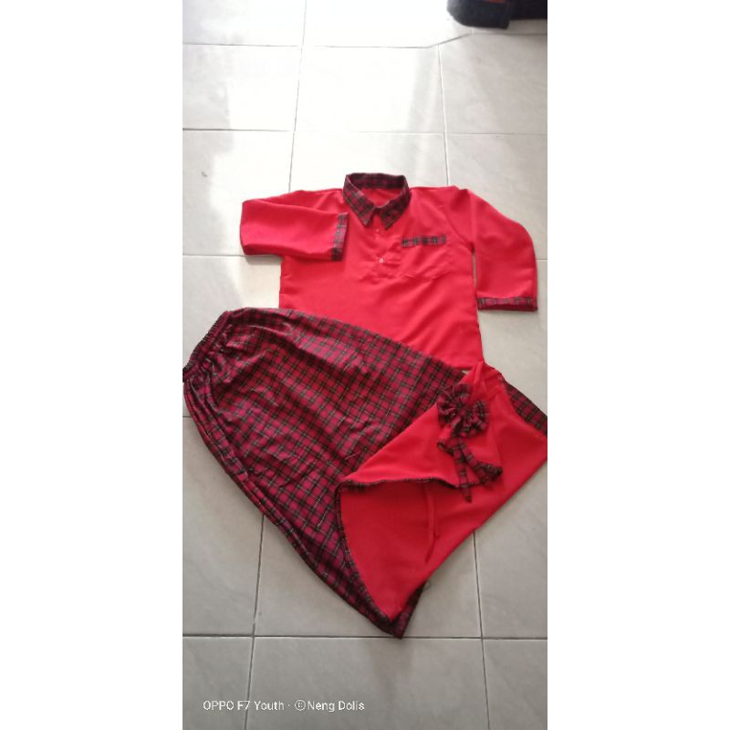 seragam TK kotak merah
