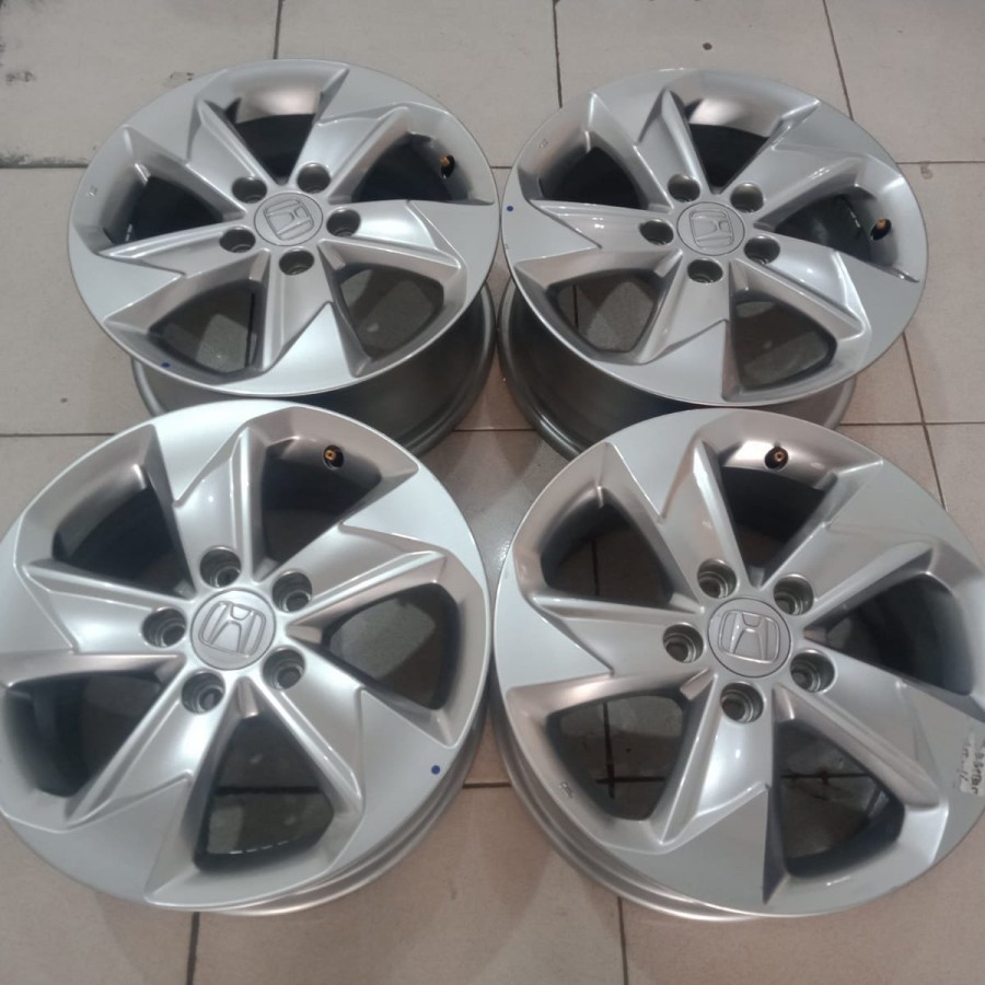 Velg Mobil Bekas Pelek Ori Copotan Oem BRV Ring 16 Lebar 6 Hole 5X114,3 ET45 SILVER Cocok Mobil Brv 