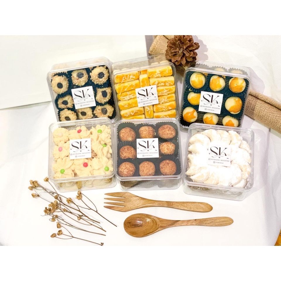 

Hampers Sekotak Kue Premium isi 3 kotak. Bebas Pilih Varian.