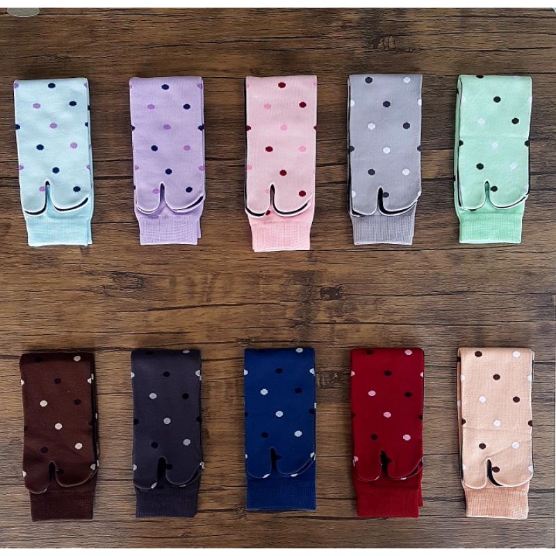 KAOS KAKI JARI JEMPOL NILON WANITA MOTIF MUSLIMAH POLKADOT DEWASA TELAPAK HITAM-3